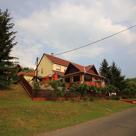 Fenyves Fogado Hotel Szurdokpüspöki Exterior foto