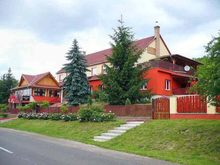 Fenyves Fogado Hotel Szurdokpüspöki Exterior foto