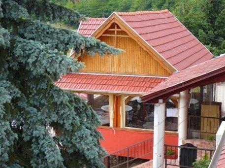 Fenyves Fogado Hotel Szurdokpüspöki Exterior foto