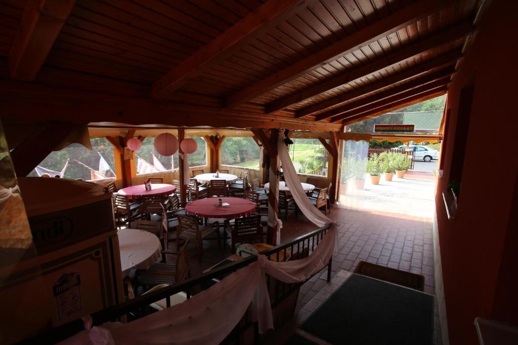 Fenyves Fogado Hotel Szurdokpüspöki Exterior foto