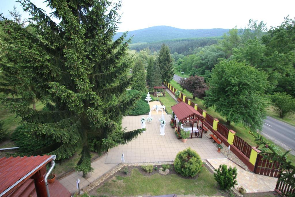 Fenyves Fogado Hotel Szurdokpüspöki Exterior foto